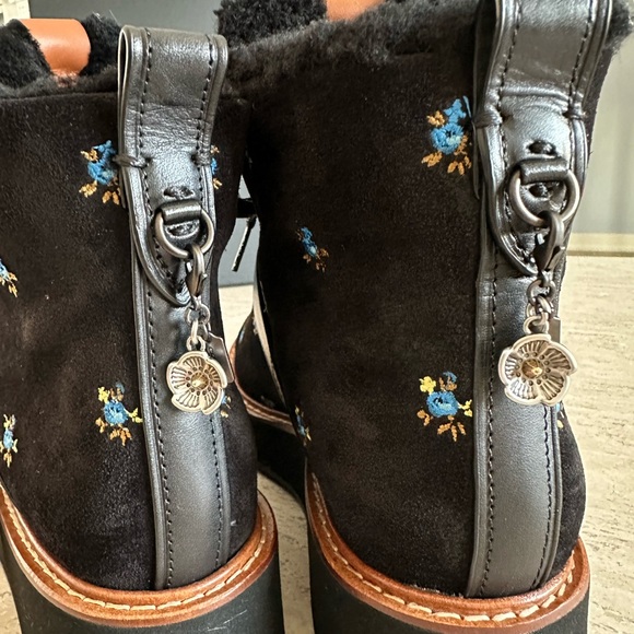 Coach Urban Hiker Boots with an Australian Sheep Fur and Tea Rose charms - Picture 6 of 13